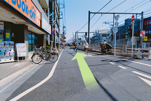 そのまま線路沿い進みます。