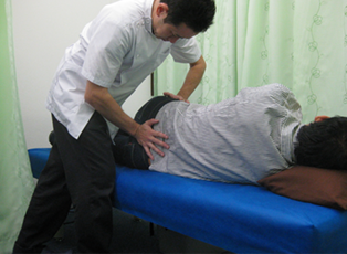 AKA(関節運動法)の施術